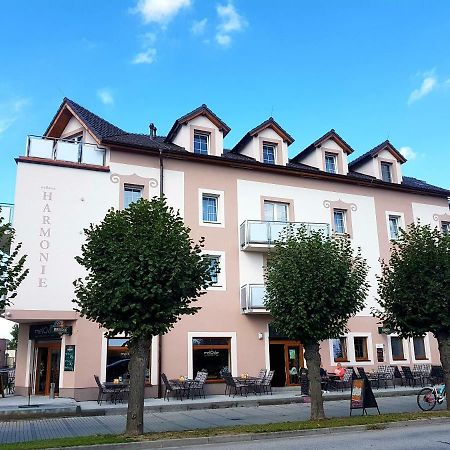 Wellness Hotel Harmonie Třeboň מראה חיצוני תמונה